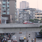 Escena urbana en Ecuador, donde la inseguridad motivó la actualización de la alerta de viaje emitida por Estados Unidos.