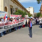 Decenas de médicos del sector público de Paraguay fueron captados el 25 de agosto, durante la segunda jornada de un paro nacional.