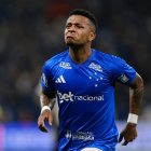 Keny Arroyo celebra su golazo con Cruzeiro ante Atlético Mineiro por la Copa de Brasil.
