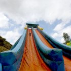 Megalodón. El mega inflable acuático de 35 metros de altura es una de las principales atracciones de Kche Diversiones para los visitantes.