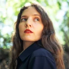 Las letras de Isa Sáenz abordan el renacer humano, las posibilidades creativas del cambio y las enseñanzas recibidas en sus viajes.