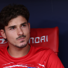 El delantero argentino del Atlético de Madrid, Julián Álvarez, en el banquillo momentos antes del partido del pasado domingo contra el Villarreal.