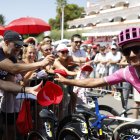 El ciclista ecuatoriano Richard Carapaz, del equipo EF Education-Easypost recibió el apoyo de los aficionados en la sexta etapa.