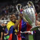 El defensor ecuatoriano Willian Pacho persigue su tercer título de Champions League con el PSG.