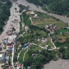 Imagen aérea capturada de la riada que el 26 de agosto de 2026 impactó en el distrito nepalí de Rasuwa, en la provincia de Bagmati, y el colindante condado de Gyirong.