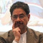 El senador Iván Cepeda asiste a la presentación del "Gabinete por la vida", un equipo integrado por exfuncionarios del anterior Gobierno.