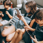 Meta aceptó reforzar los límites de uso y las herramientas de supervisión para proteger a niños y adolescentes en Instagram y Facebook.