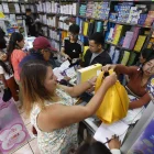 Las papelerías amplían horarios y ofrecen promociones para captar a las familias que todavía deben completar sus compras escolares.
