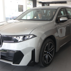 Vista exterior del BMW iX3, con sus principales elementos de diseño.