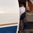 Imagen de la deportación de Serrano, tras notificación de la Interpol