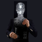 La inteligencia artificial puede analizar datos y detectar patrones en segundos, pero el reto sigue siendo incorporar esa eficiencia sin perder el criterio y la empatía humana.
