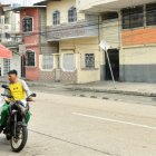 Cinco hombres fueron hallados maniatados y estrangulados dentro de un vehículo en Guayaquil.