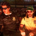 Los integrantes de Rawayana en la consola de música del escenario B.