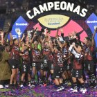 La jugadoras de Dragonas Independiente del Valle levantaron el fin de semana el ansiado tricampeonato de la Superliga Femenina.