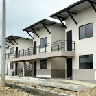 Casas en contrucción de programas habitacionales en Ecuador.