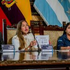 Édgar Lupera (i), gerente de la ATM; Isabel Tamariz, presidenta del directorio de Emapag; y Emily Vera, concejal.