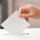 El corto periodo entre la definición de candidatos y la campaña podría favorecer a figuras políticas ya conocidas por los electores.