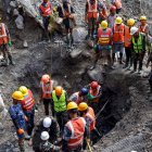 Los trabajos de rescate para tratar de sacar con vida a las personas atrapadas en un túnel del proyecto hidroeléctrico, diez días después de las devastadoras riadas.