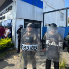 Los 28 pescadores de las embarcaciones Conquista 2 y OM 2 llegaron a Manta tras ser interceptados durante una operación de Estados Unidos en el Pacífico.