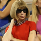 Muchos cuestionan la autoridad moral de Anna Wintour luego de que intentara rehabilitar la imagen del diseñador John Galliano.
