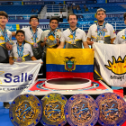 El equipo ecuatoriano celebra en China las cuatro medallas obtenidas en el RobotChallenge 2020.