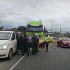Choque entre tráiler y auto causó congestión este lunes en la vía a Daule.