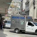 Medicina Legal llegó al inmueble de Quitumbe para realizar el levantamiento de los cuerpos y trasladarlos a la morgue para las autopsias.