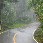 Carreteras y comunidades de Ecuador enfrentan lluvias intensas y riesgos asociados al fenómeno El Niño.