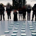 Tres personas fueron detenidas durante un operativo antidrogas en Quito, tras localizar 59 kilos de sustancias que serían comercializadas mediante falsos deliverys.