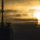 Un eclipse solar parcial se alza sobre el One World Trade Center en Nueva York, Nueva York, EE. UU., el 10 de junio de 2021 (reedición del 7 de septiembre de 2026).