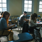 Referencial.Estudiantes rinden evaluaciones en aulas de Ecuador, en medio de resultados de las pruebas PISA.