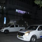 Exteriores de la clínica Borja, donde Abdalá Bucaram está conectado para la lectura de sentencia