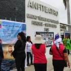 Amigos de Monika Silva se concentraron en los exteriores del Anfiteatro de Santa Elana.