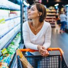 El problema no está en la compra grande del mes, sino en esas pequeñas visitas al supermercado que se acumulan