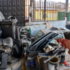La intervención de una mecánica en Quito permitió encontrar vehículos y piezas presuntamente vinculados a reportes de robo durante un operativo.