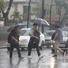 LLUVIA CAE EN DISTINTOS SECTORES DE GUAYAQUIL 2025-01-17 PERIODISTA CHRISTIAN VINUEZA FOTOGRAFO CHRISTIAN VINUEZA AG-PERIODISTA AG-GRANASA AG-EXTRA