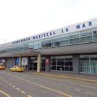 VISTA DE LA FACHADA DE LA TERMINAL AÉREA DE LA CIUDAD DE CUENCA ||