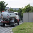 Tanqueros ingresan a diario a ciudadelas de Isla Mocolí