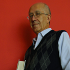 Iván Carvajal, poeta y pensador ecuatoriano, dejó una obra que lo sitúa entre las voces fundamentales de la poesía nacional.
