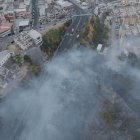 Siete barrios de La Vicentina resultaron afectados por el humo del incendio que mantiene parcialmente cerrada la avenida Velasco Ibarra.