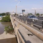 El puente de la Unidad Nacional es utilizado a diario por automóviles, motocicletas, buses y transporte pesado.
