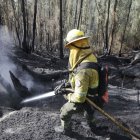 El incendio forestal consumió cinco hectáreas de vegetación en La Vicentina e Itchimbía, en el centro-norte de Quito.
