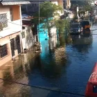 La marea alta ha provocado acumulación de agua en calles de Guayaquil durante los últimos días.