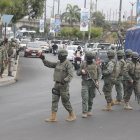 Militares durante un operativo en una zona de Durán, en la provincia de Guayas.