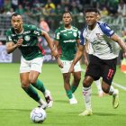 Michael Estrada (d) comandará el ataque de Liga de Quito ante Palmeiras en busca de los dos goles de ventaja que necesitan los albos para clasificar a semifinales.