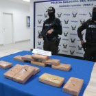 Policía encontró 13 bloques de presunta droga en una urbanización de Bellavista Alta.