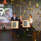 Celebración de aniversario de la Cámara de Industrias de Guayaquil se entregó garladón a Holcim y Cervecería Nacional.