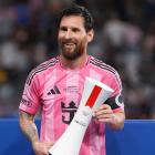 Lionel Messi celebra la conquista del torneo Campeones Cup, que Inter Miami ganó este miércoles a Cruz Azul en el estadio NU.