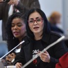 Viviana Veloz, parlamentaria correísta, rechaza la supresión de unidades anticorrupción.