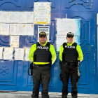 Policías refuerzan la seguridad en los exteriores de instituciones educativas como parte del Plan Escudo